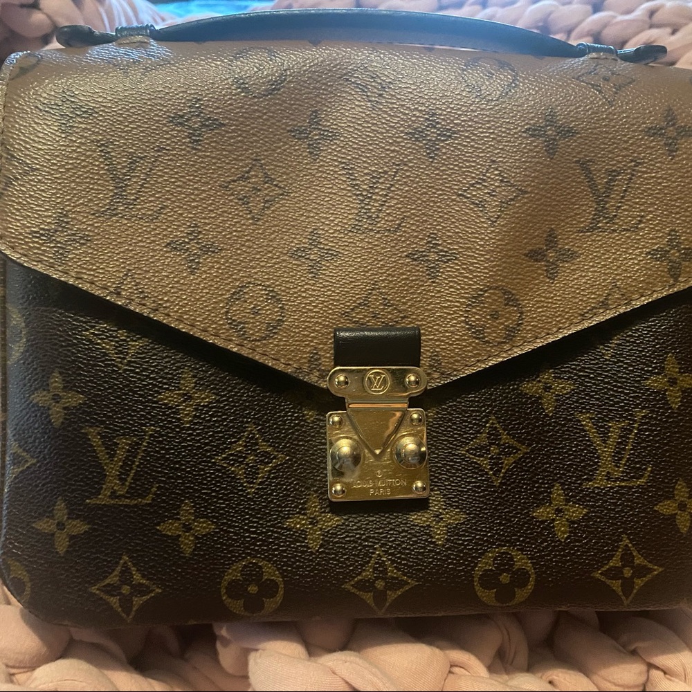 Louis Vuitton Pochette Métis - Reverse Monogram